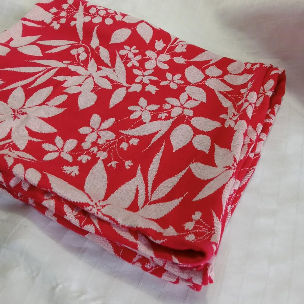 Handmade Christmas tree trunk mat, fuchsia-red, 24 x 52 inches